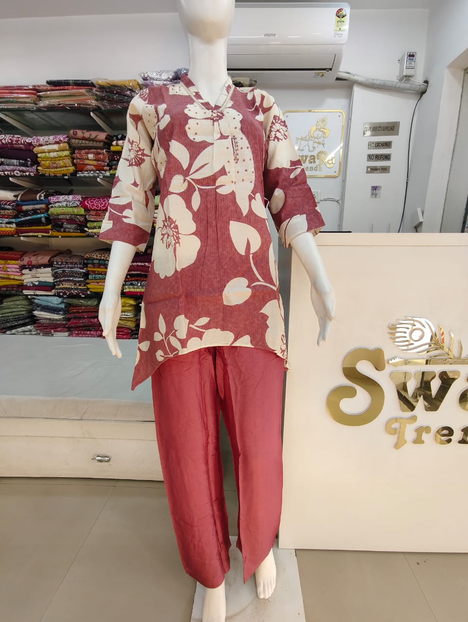 Onion pink Floral Printed Kurti Pant Set with Handwork Detailing