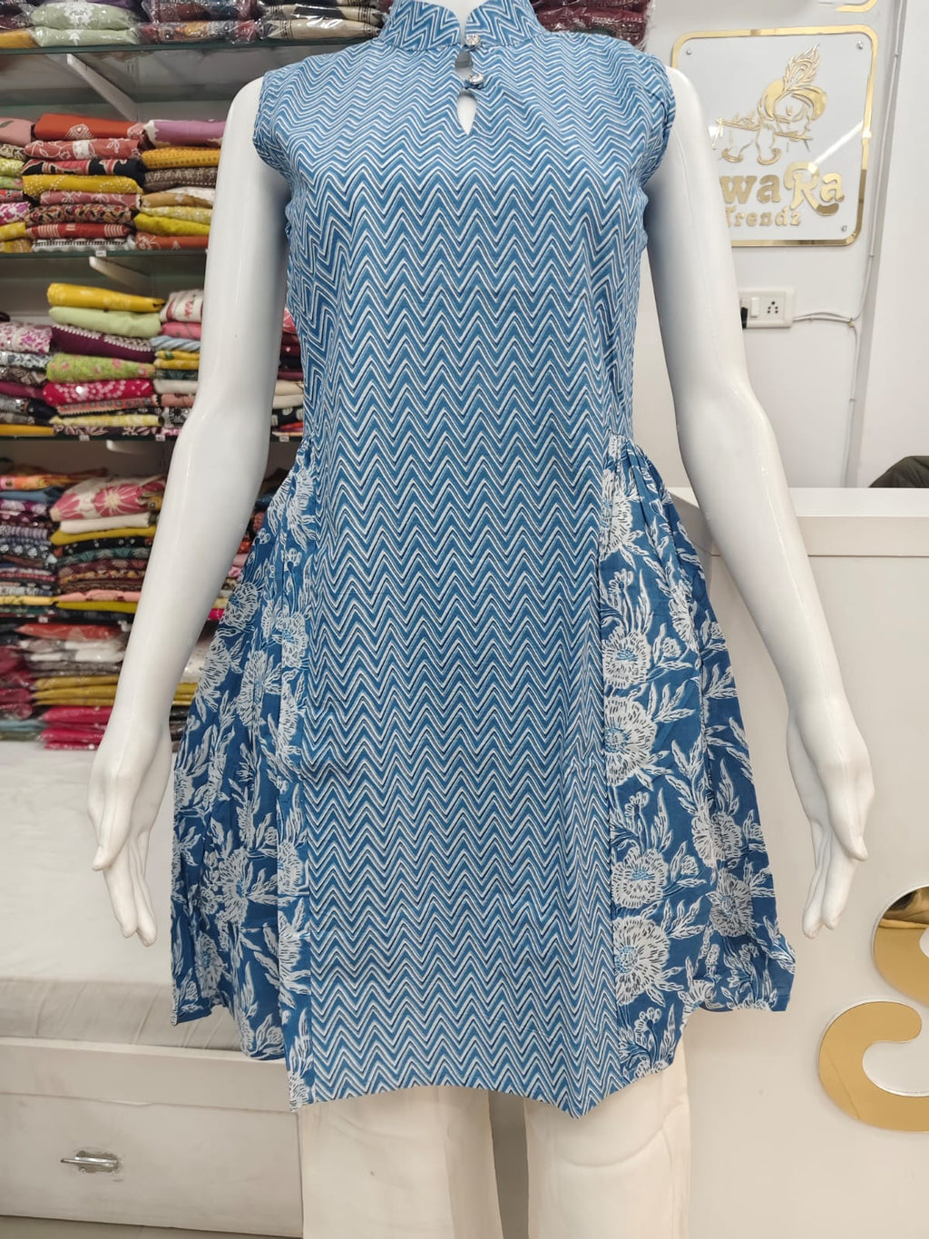 Blue Printed Cotton Short Top with Mandarin Colla