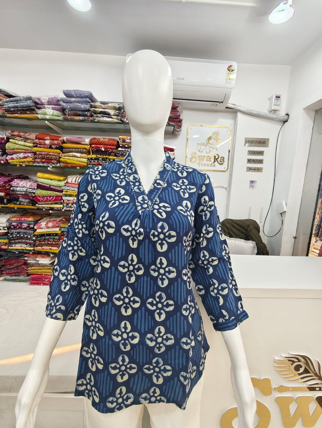 Women’s Indigo Blue Printed viscose cotton Short Top | V-Neck Straight Fit Tunic