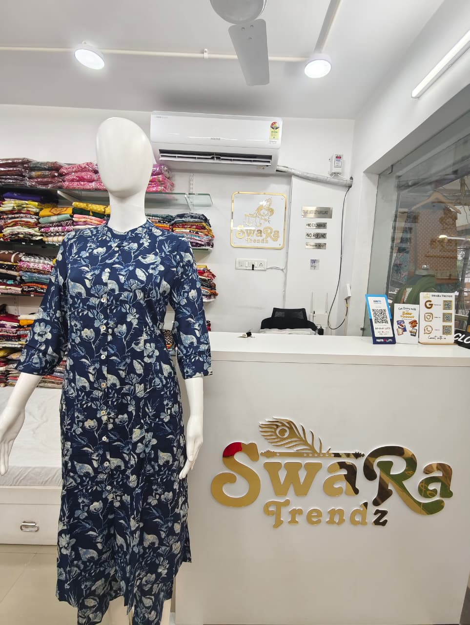 Navy Blue Floral Printed Kurta Set for Women